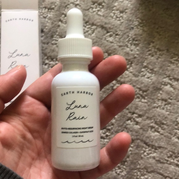 Earth Harbor Luna Rain Phyto-Resurfacing Night Serum note colour all over box - Picture 7 of 9